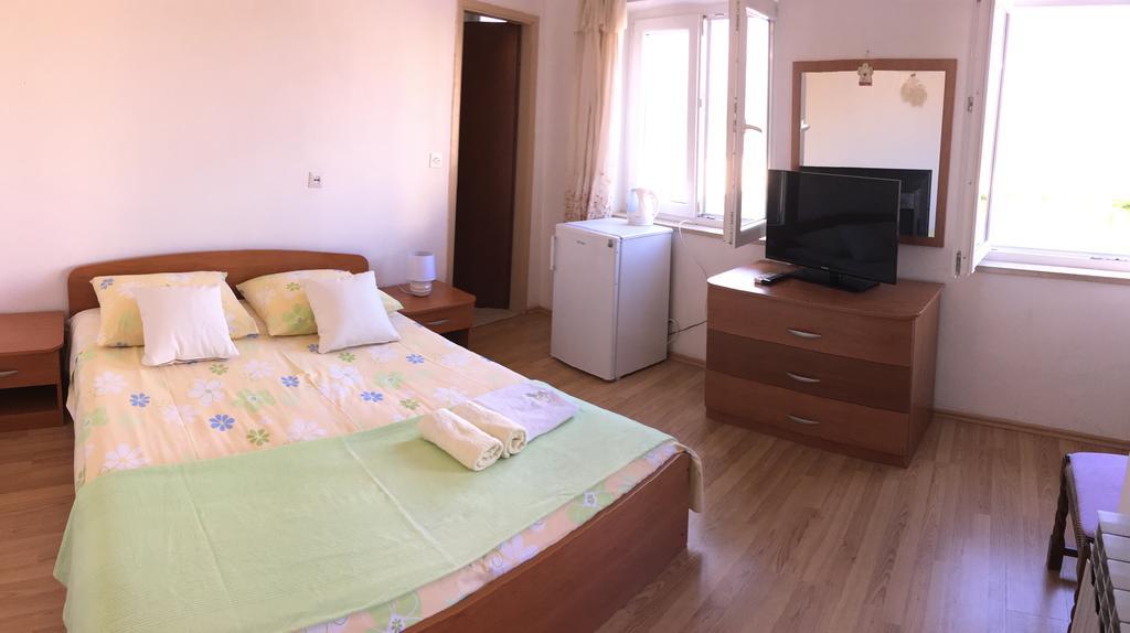 Guesthouse Cipre Lumbarda Bagian luar foto