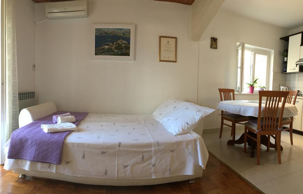 Guesthouse Cipre Lumbarda Bagian luar foto
